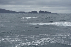 Der Seegang hat zugelegt. Es wäre schon nicht mehr möglich in der Caleta zu ankern.